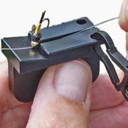 Magnetic Fly Threader